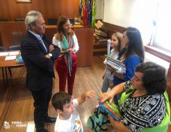 Galeria de Fotos - Teve inicio a distribuição das Fichas de Apoio de Português, Matemática, Estudo do Meio e Inglês