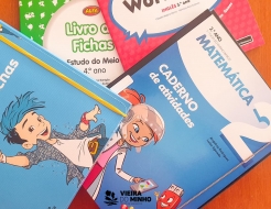 Galeria de Fotos - Autarquia oferece os cadernos de atividades a todos os alunos do concelho até ao 12º ano.
