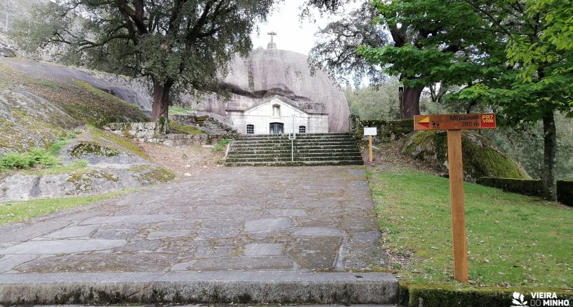 Sinalização do novo percurso pedestre PR7 – VRM –  Sra da Lapa ao Castro de Anissó
