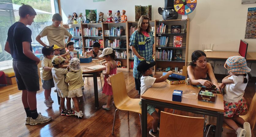Contos, oficinas e jogos marcaram as atividades de verão na Biblioteca Municipal