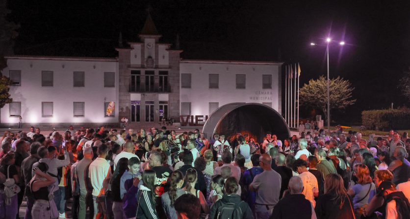 Mais de 40 concertinas encheram o centro da vila de música e tradição