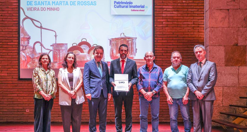 Vieira do Minho recebe placa que assinala a inscrição da Arte dos Caldeireiros no Inventário Nacional