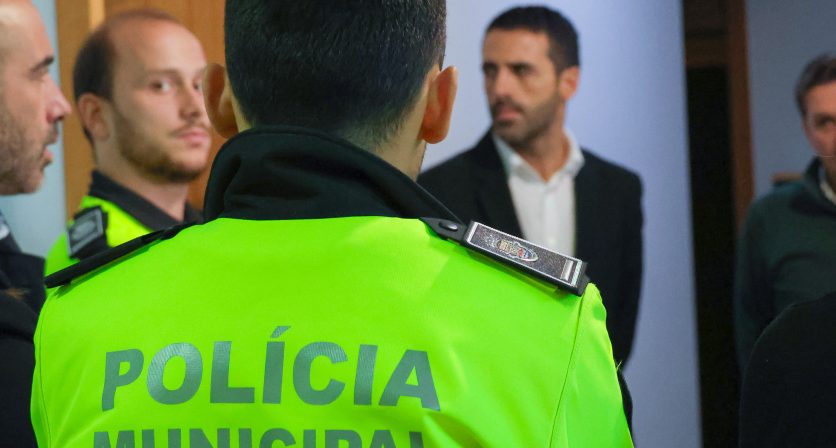 Município reforça fiscalização do estacionamento no centro da vila